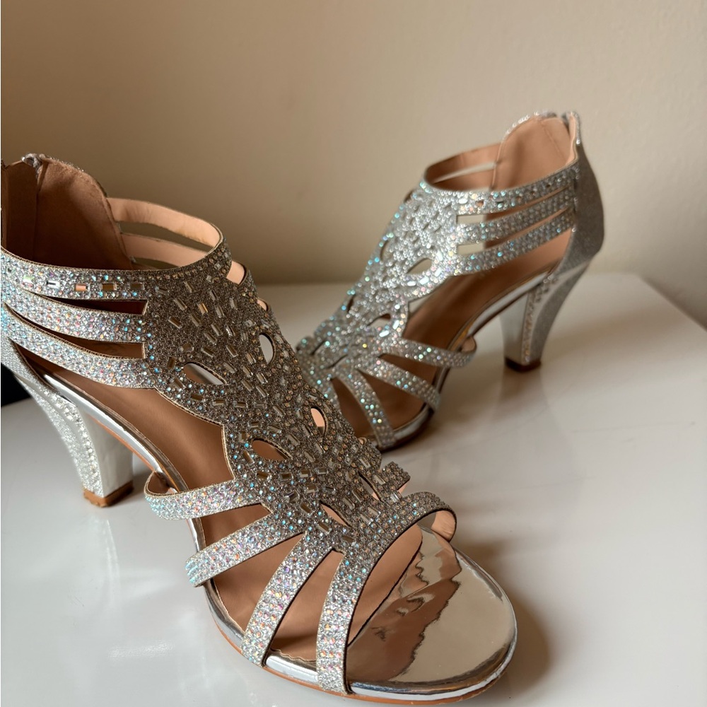 Elegant Silver Strappy Heels (7.5)